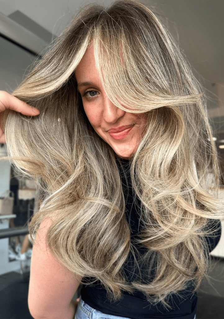 Bronde Highlights: A blend of brown and blonde tones, creating a seamless mix. Offers a natural, lived-in look that’s perfect for transitioning from brunette to blonde.